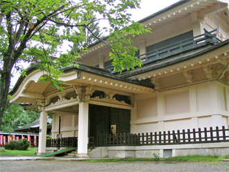 上杉神社　稽照殿